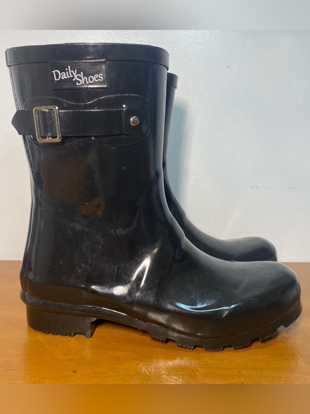 Daily Shoes Women’s Size 7 All Rubber Rain Boots Wellies Black Buckle Mid Calf